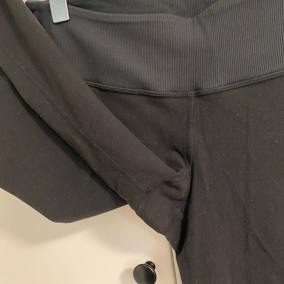 Cropped Yoga Pants - Picture 4 of 4